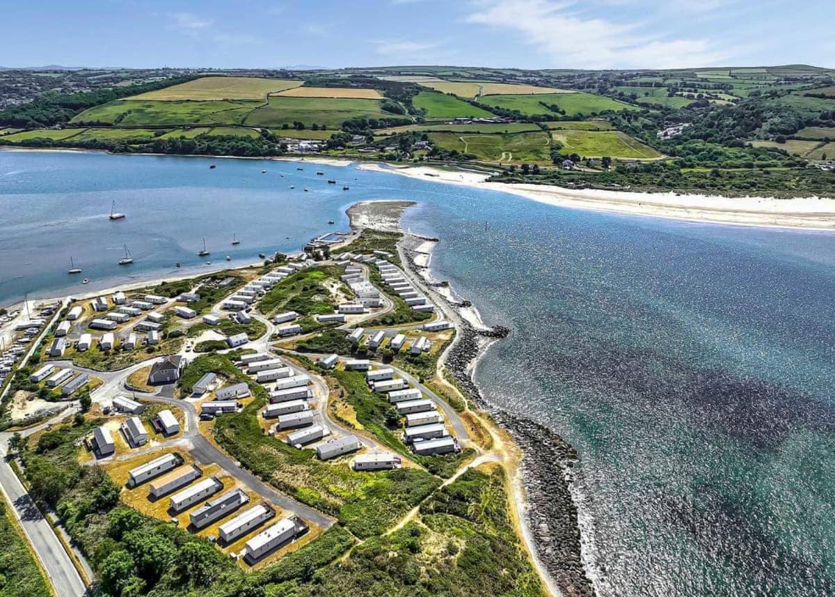 Waters Edge Leisure Park Hotel Cardigan Exterior foto